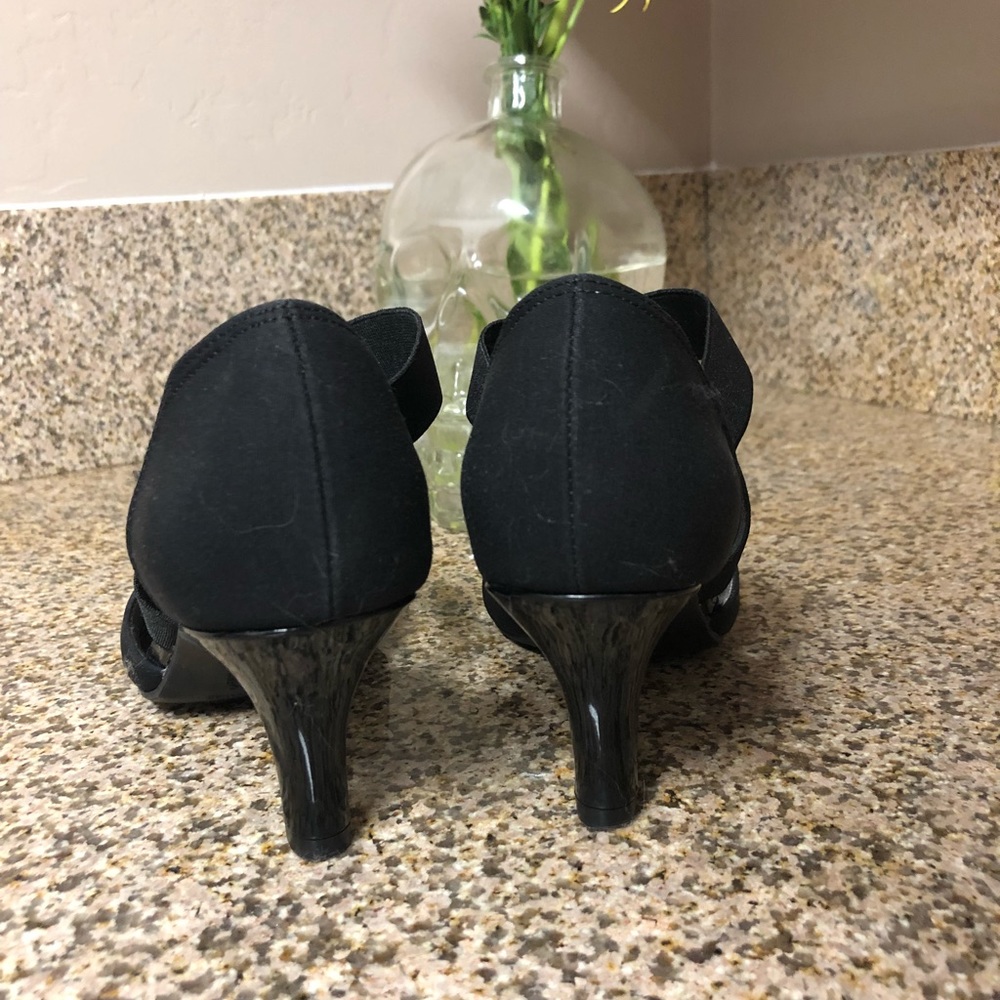 Heels - Picture 2 of 3
